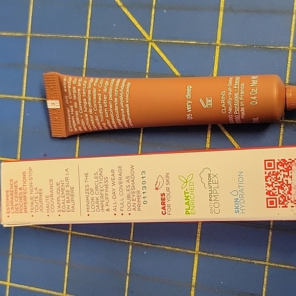 Clarins Everlasting Concealer - 05 Very Deep 12ml New In Box - Picture 2 of 3